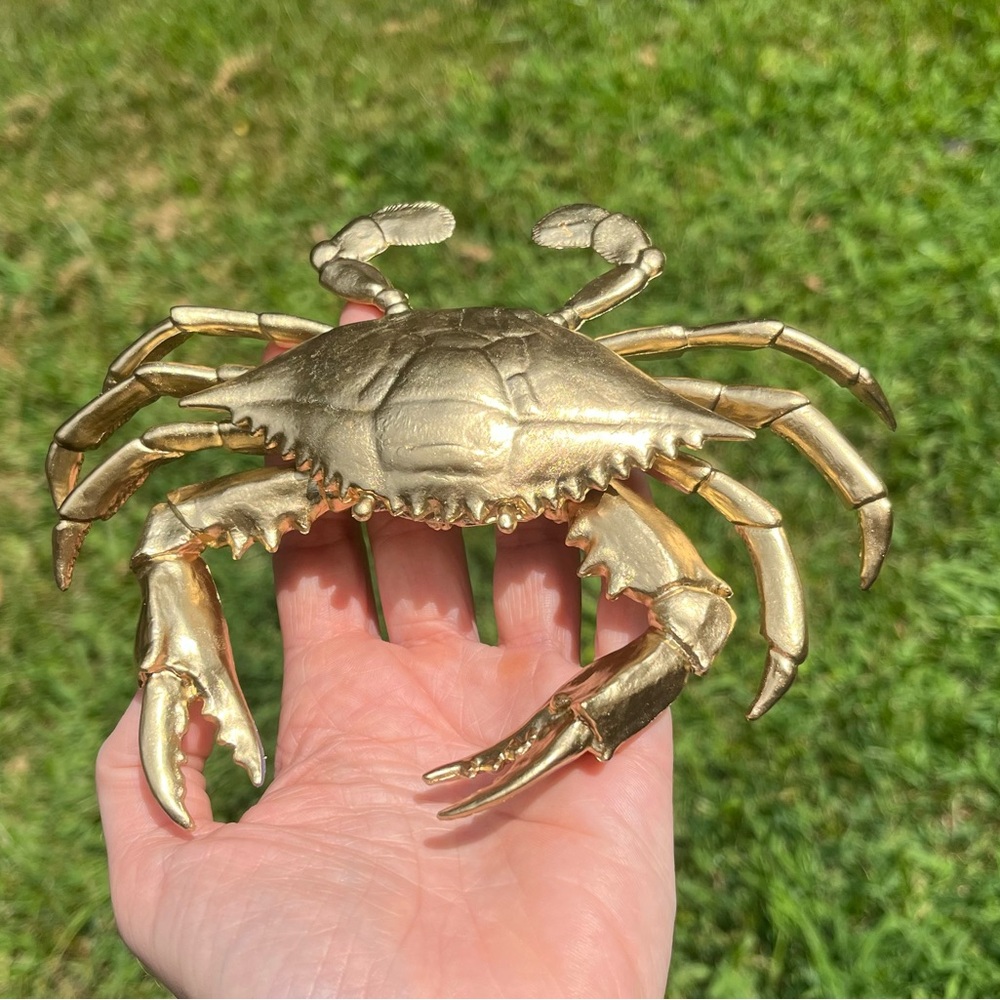 Elegant gold crab figurine